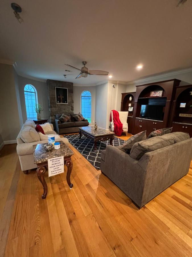 Luxuria Mini-mansion Near Downtown