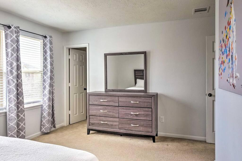 3 Bedroom 2.5 Bath With Office Holiday home Houston