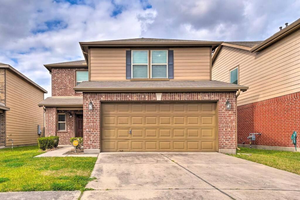 3 Bedroom 2.5 Bath With Office