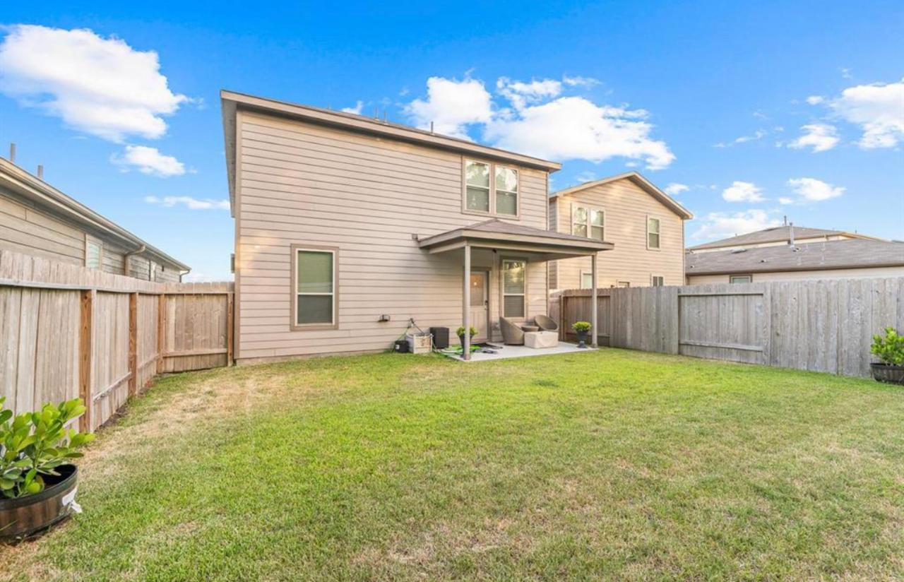 Holiday home N-e-g House - Near David Wayne Hooks Airport