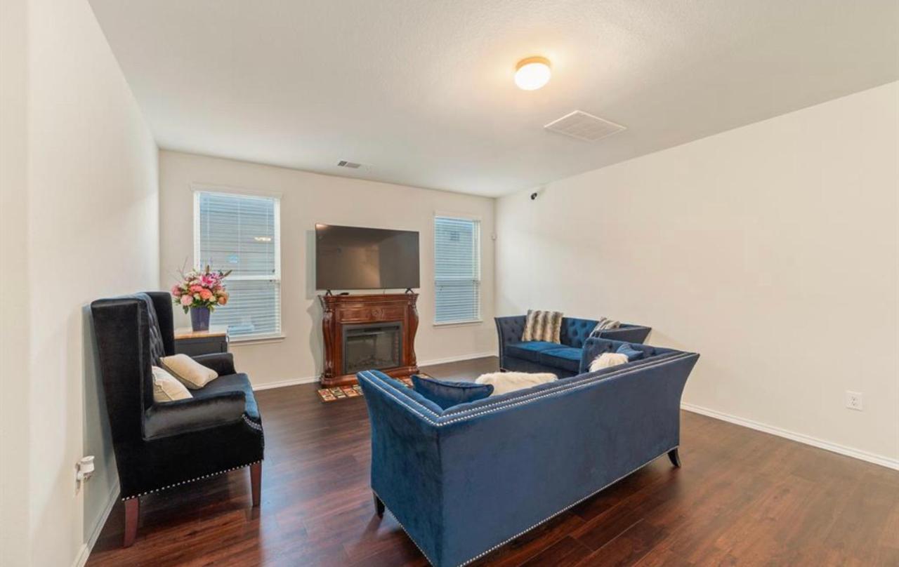 Holiday home N-e-g House - Near David Wayne Hooks Airport Houston