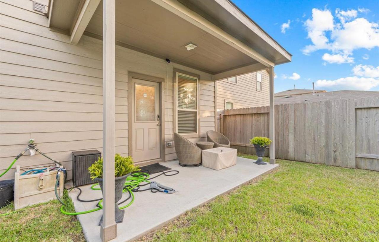 Holiday home N-e-g House - Near David Wayne Hooks Airport *