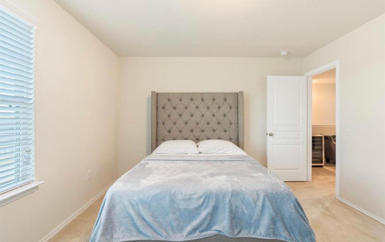 Holiday home N-e-g House - Near David Wayne Hooks Airport