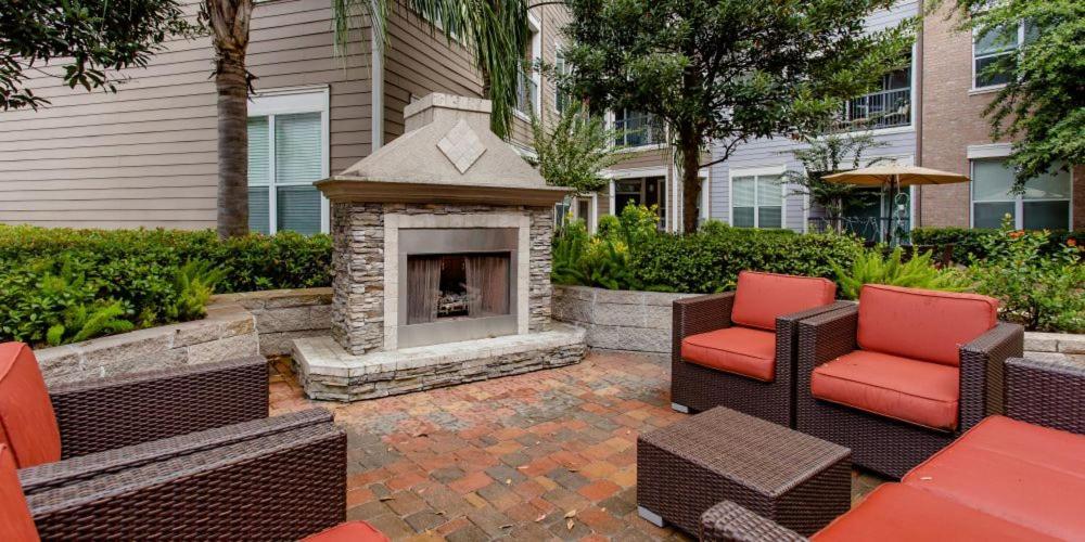 Apartment Stylish Nrg Stadium Apartment: King Bed, Free Parking & Med Center Proximity