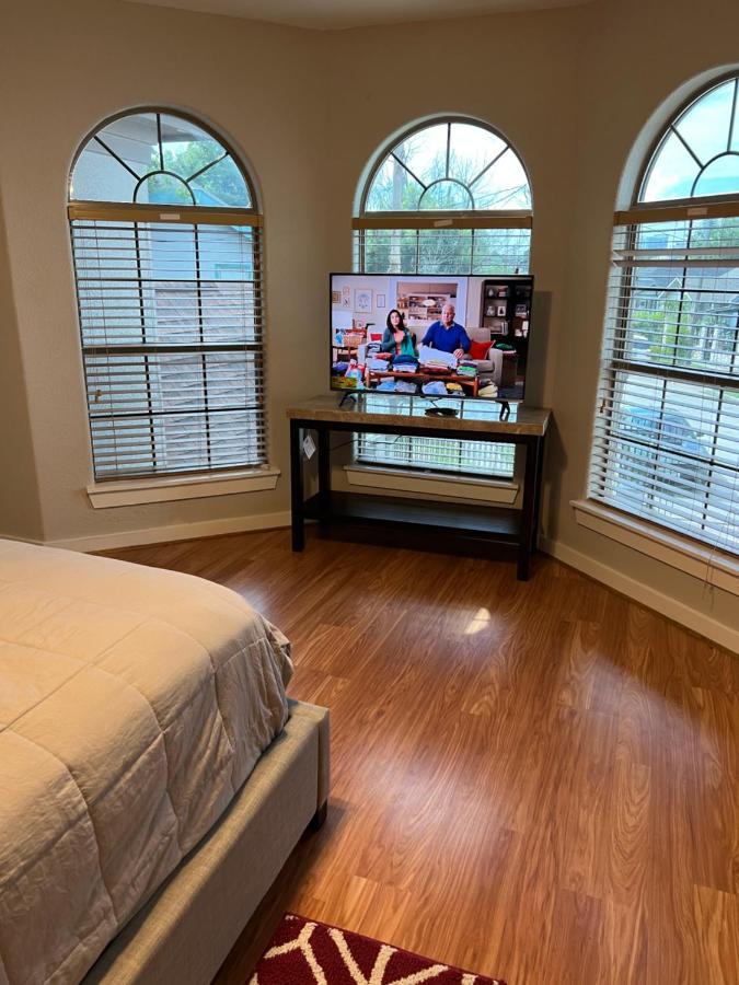 Luxuria Mini-mansion Near Downtown Holiday home *