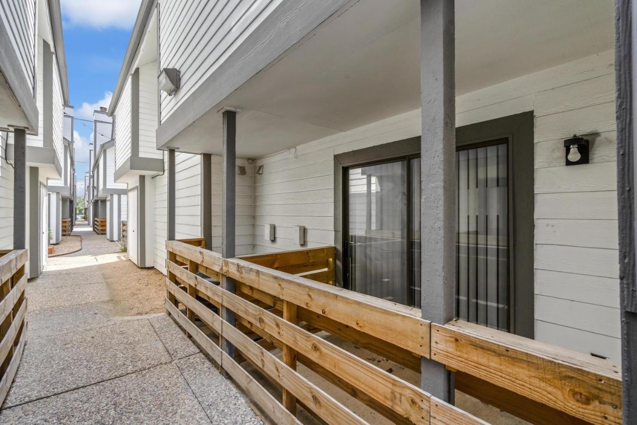 W Handicap Access - Walk To Texas Medical Center, Nrg, Rice University, Parks, Zoo Apartment *