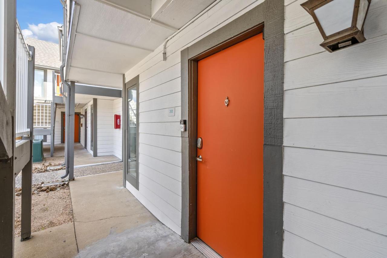 W Handicap Access - Walk To Texas Medical Center, Nrg, Rice University, Parks, Zoo Apartment *