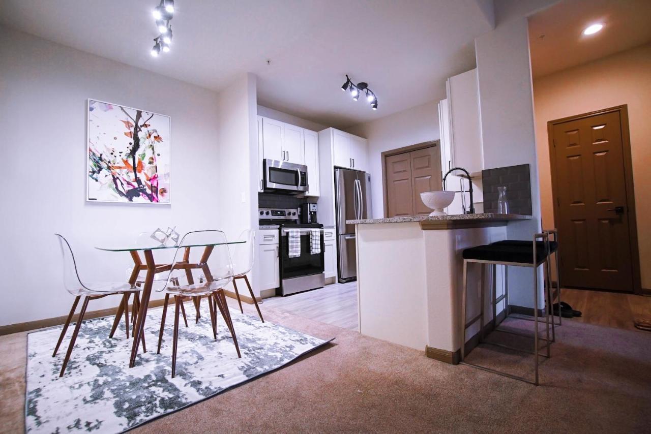 Beyond Living Houston Suites Near Nrg Apartment