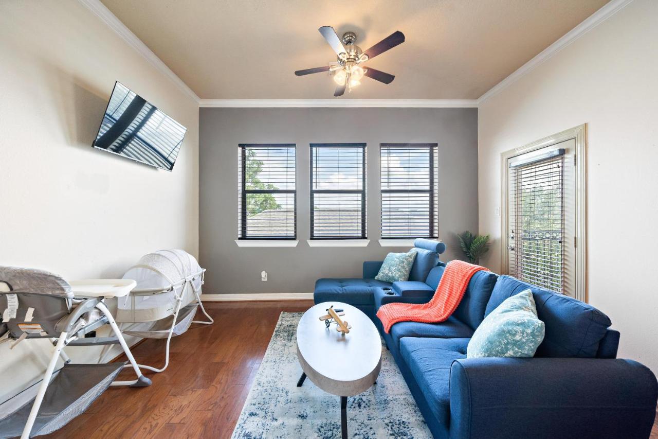 Near Dt, Heights, Washington Wifi Games Bbq Holiday home Houston