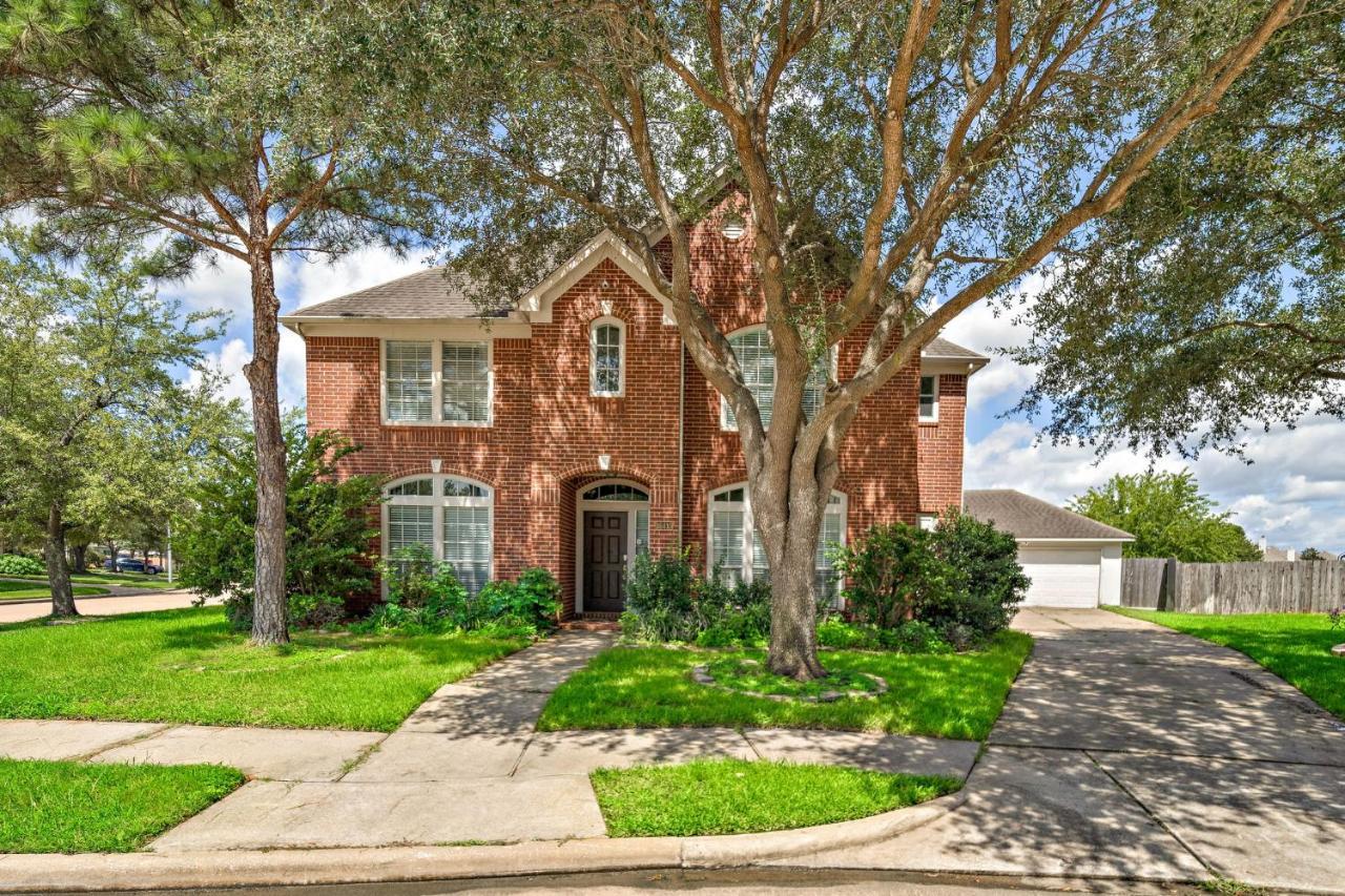 Pool Escape Games Wi-fi Bbq Yard Sleep 16 Holiday home Houston