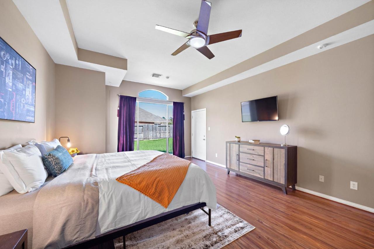 Holiday home Pool Escape Games Wi-fi Bbq Yard Sleep 16 Houston