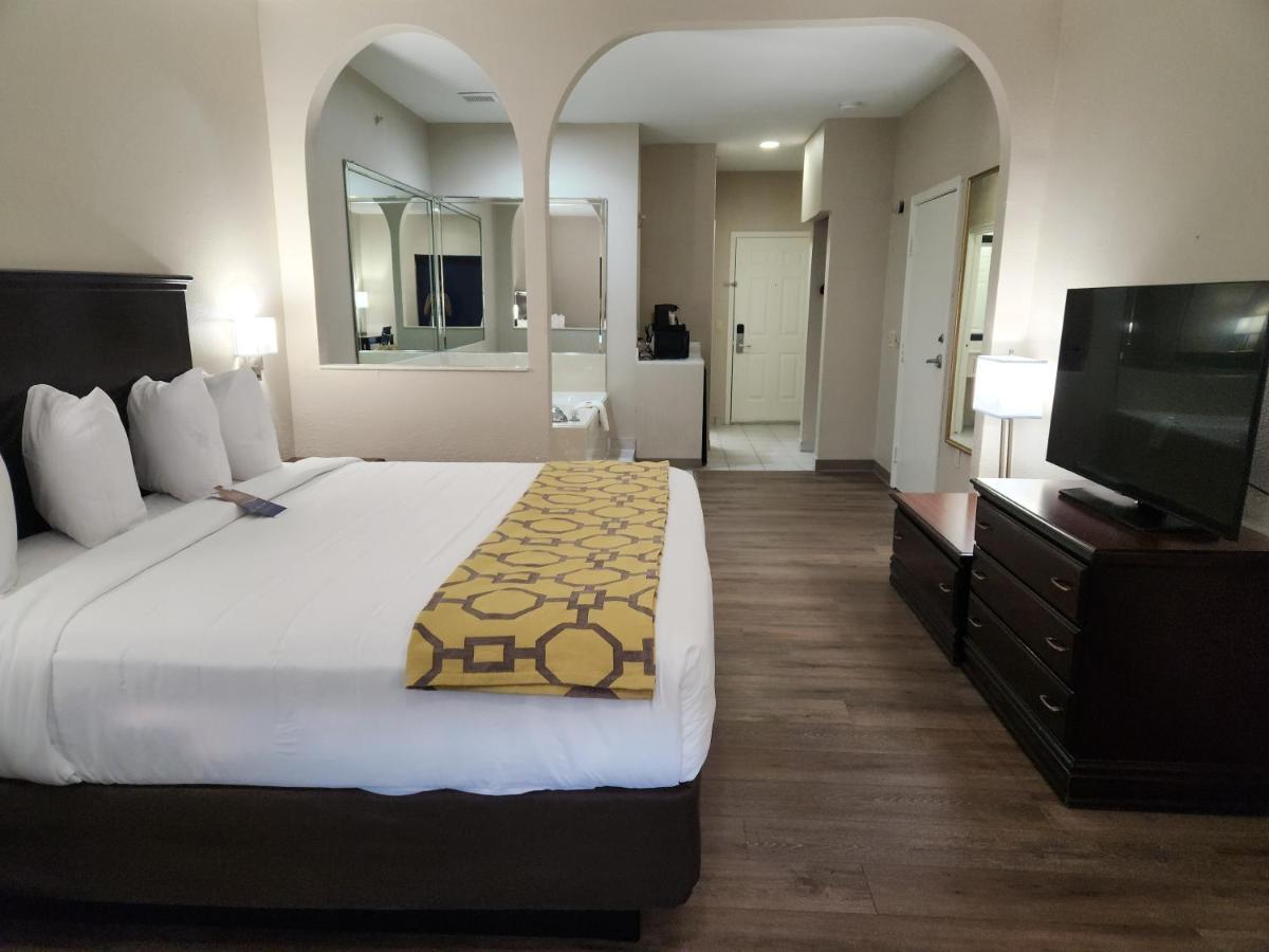 Baymont By Wyndham Brookhollow Hotel