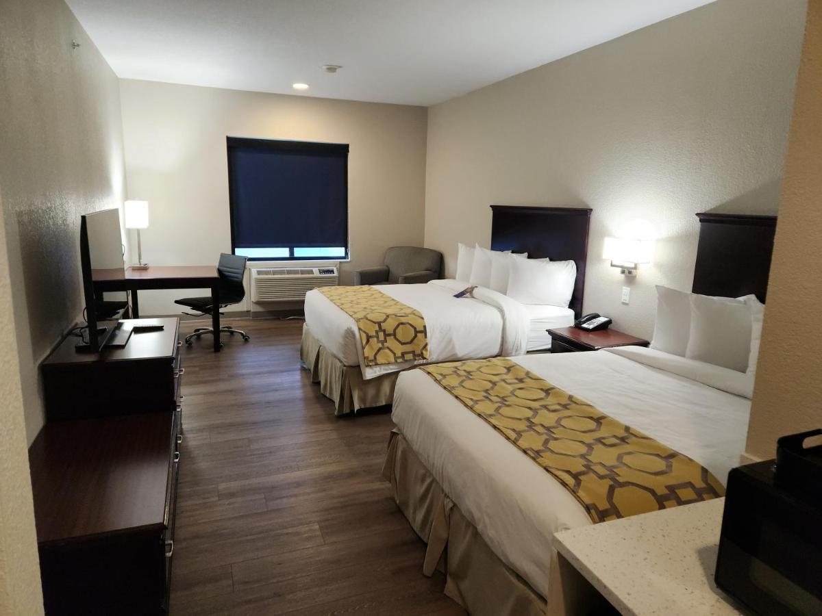 Baymont By Wyndham Brookhollow Hotel
