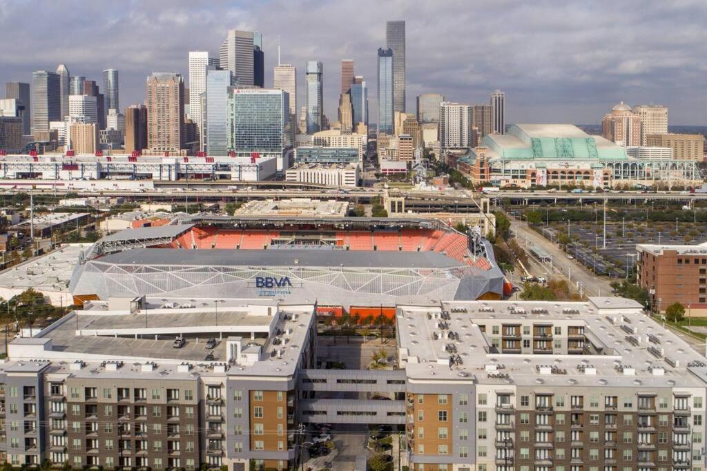Penthouse Cool-oasis-in-houston-rental Car Available-view-great-sleep Apartment Houston