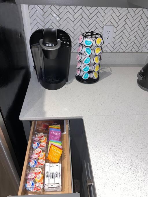 Your Warm Spacious Unit With Pool - Medical Center Apartment Houston