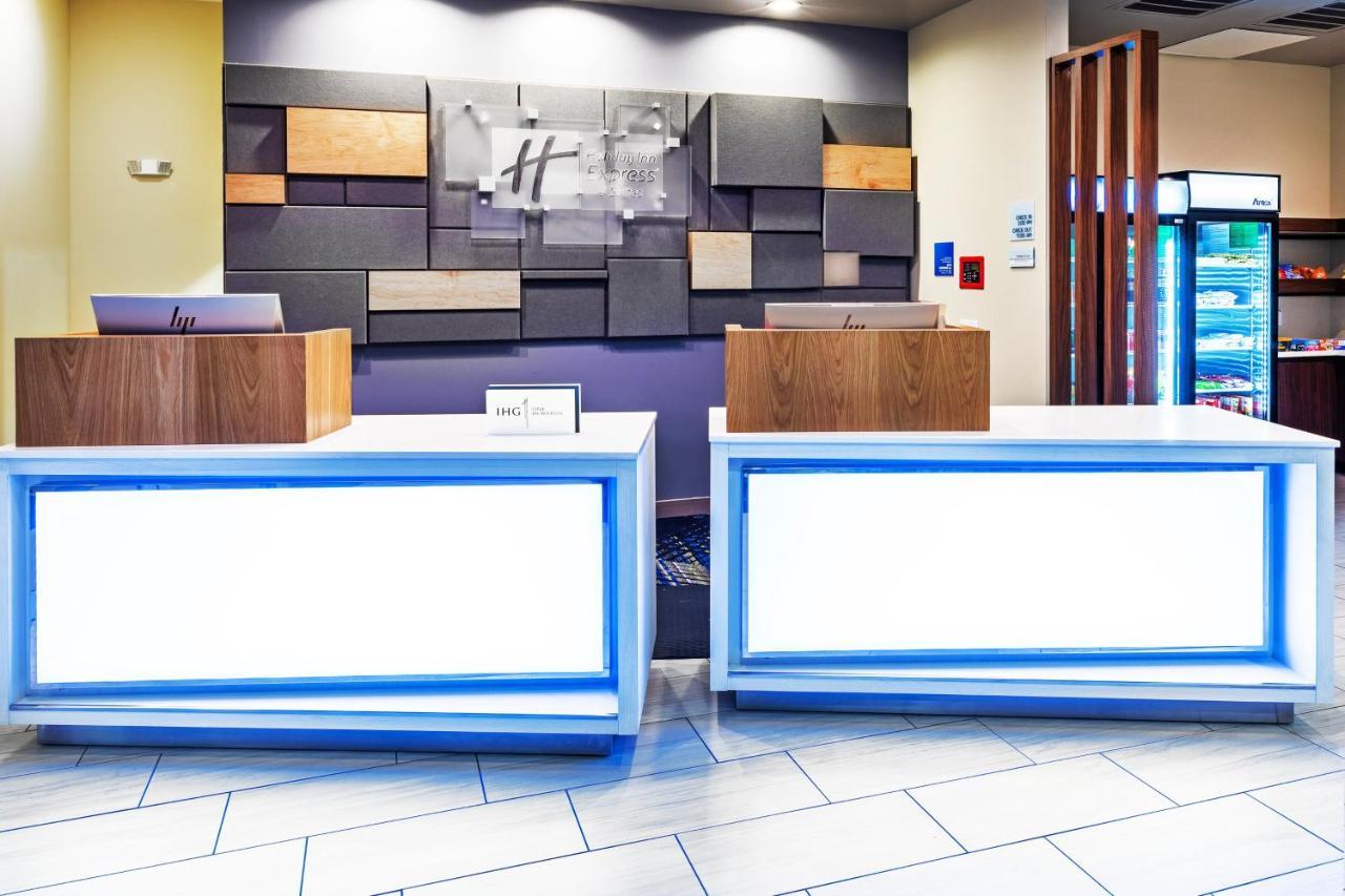Express & - - Downtown North By Ihg