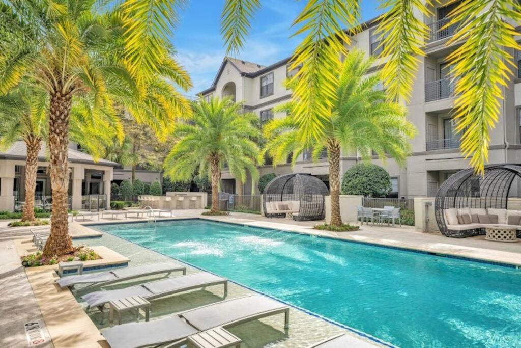 Your Warm Spacious Unit With Pool - Medical Center * Houston