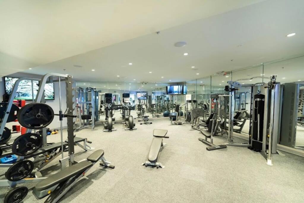 Your Warm Spacious Unit With Pool - Medical Center Houston