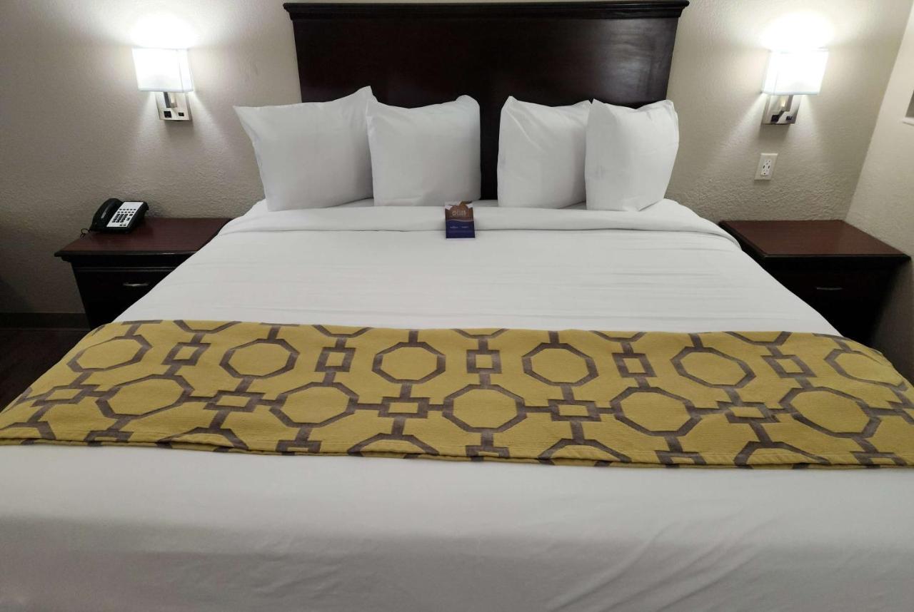 Baymont By Wyndham Brookhollow 2*