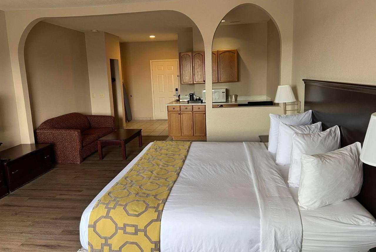 Baymont By Wyndham Brookhollow Houston