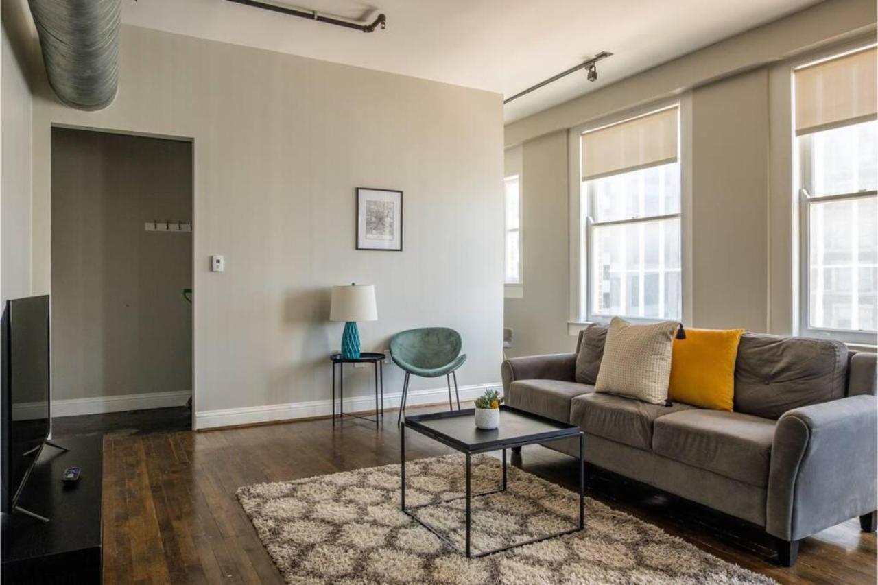 Frontdesk I The Rice Apts Downtown Apartment Houston