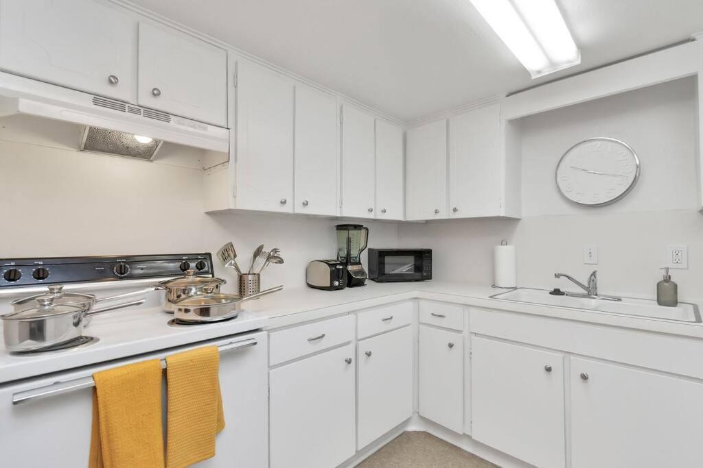 Modern 2 Bedroom Apt In Montrose, Self Check-in *