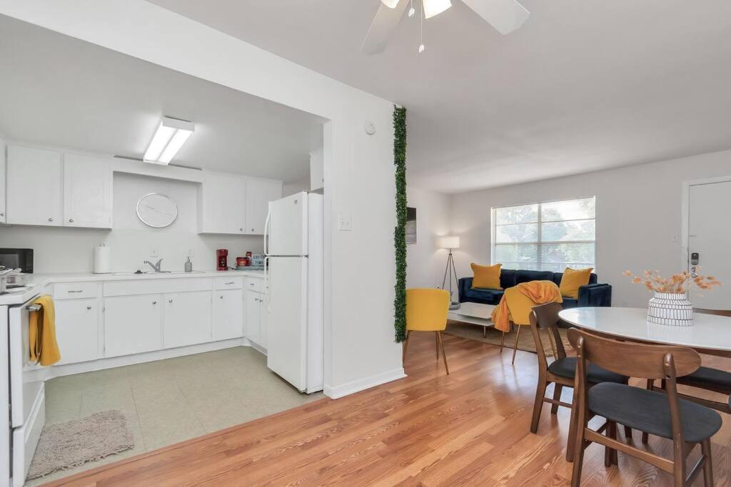 Apartment Modern 2 Bedroom Apt In Montrose, Self Check-in *