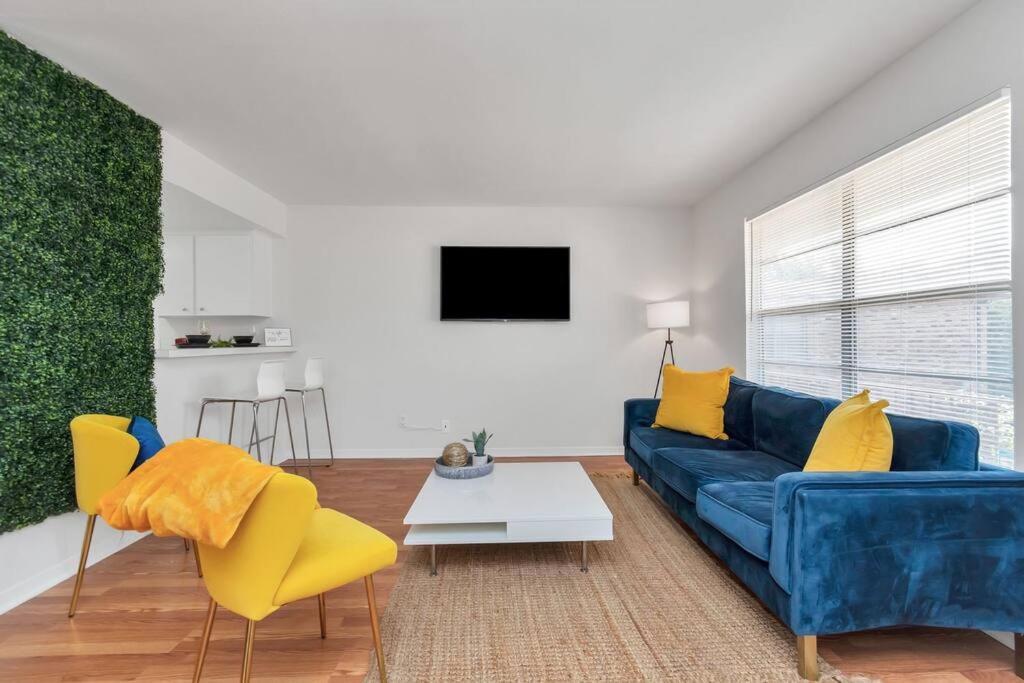 Modern 2 Bedroom Apt In Montrose, Self Check-in Apartment *