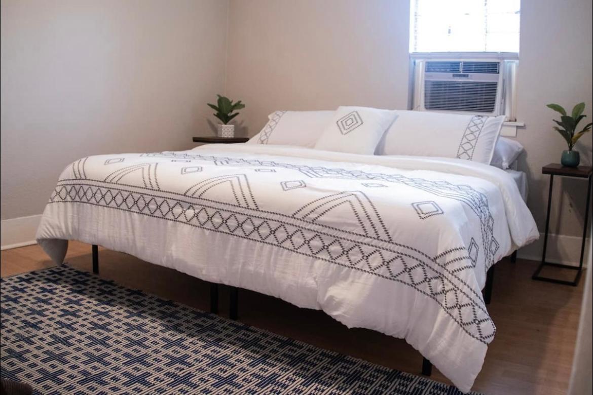 “honeycrisp” 1br King Apartment