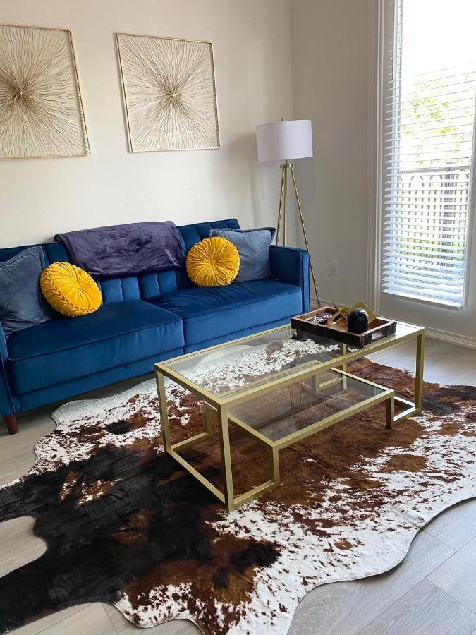 Holiday home Luxe Three Story Duplex Near Downtown & Med Center