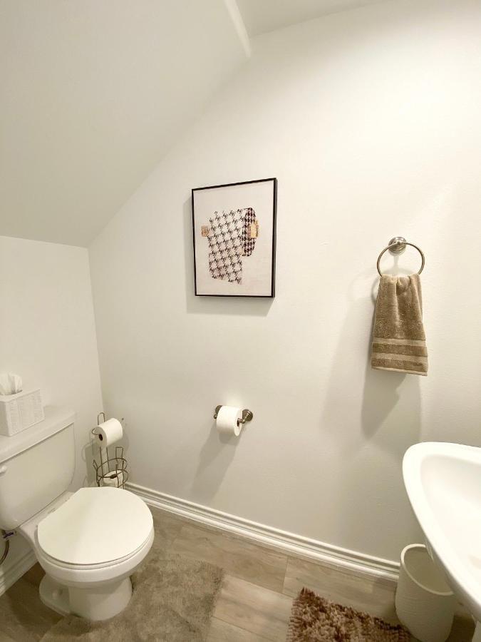 Luxe Three Story Duplex Near Downtown & Med Center Holiday home