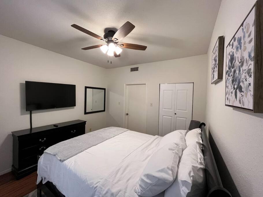 Away From Home-cozy 2 Bdrm Condo/med Cntr/nrg Apartment Houston