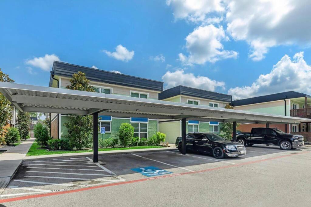 Lovely 2 Bedroom/2 Bath Houston, Heights/galleria Apartment *