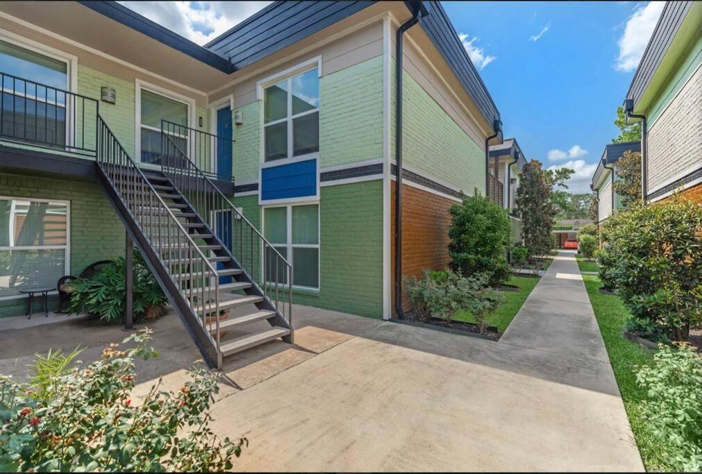 Lovely 2 Bedroom/2 Bath Houston, Heights/galleria *