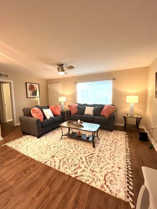 Apartment Lovely 2 Bedroom/2 Bath Houston, Heights/galleria *
