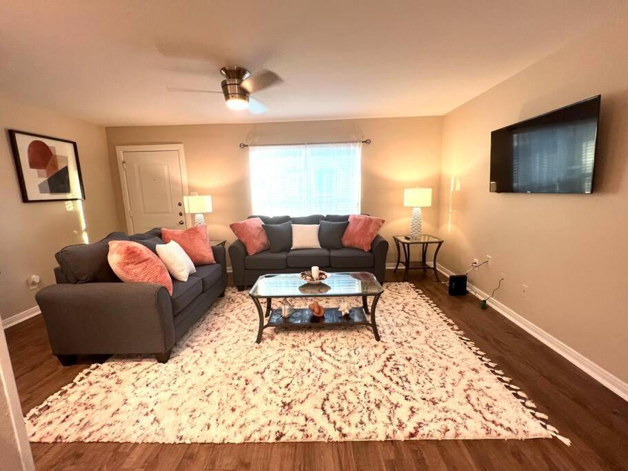 Lovely 2 Bedroom/2 Bath Houston, Heights/galleria Apartment