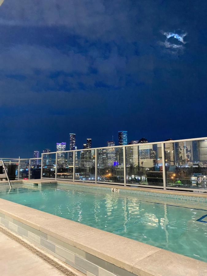 Lux 1-bedroom W/highrise Pool And View In Downtown * Houston