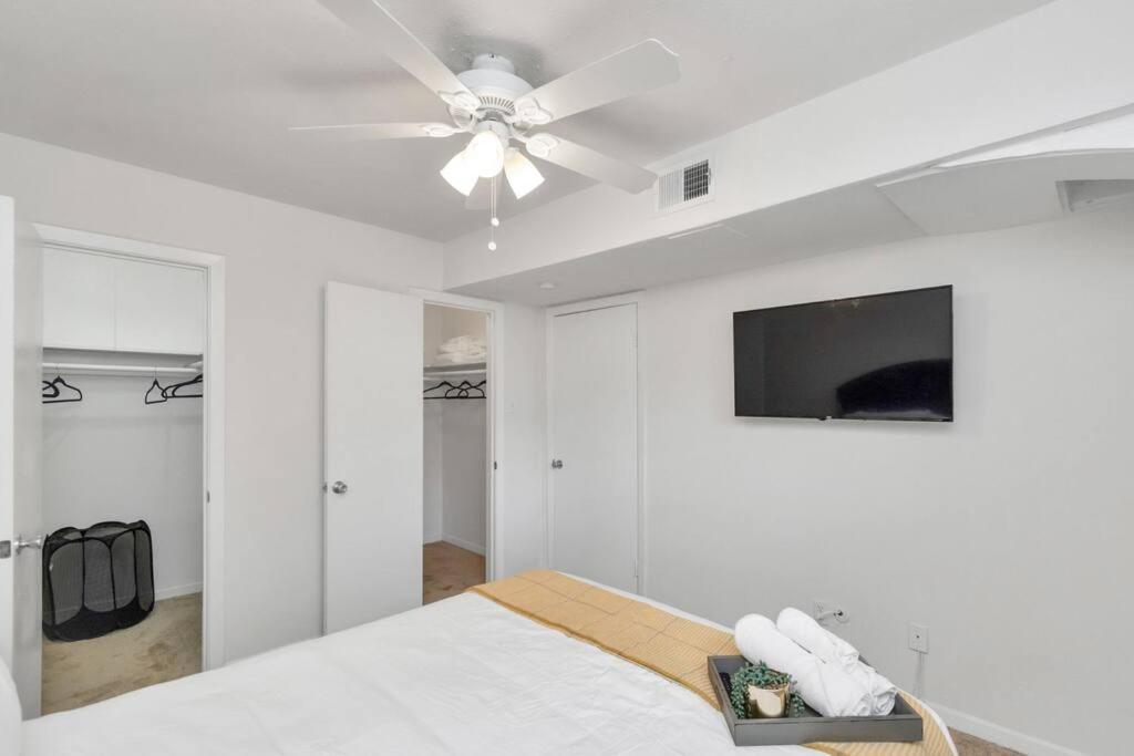 Modern 2 Bedroom Apt In Montrose, Self Check-in * Houston