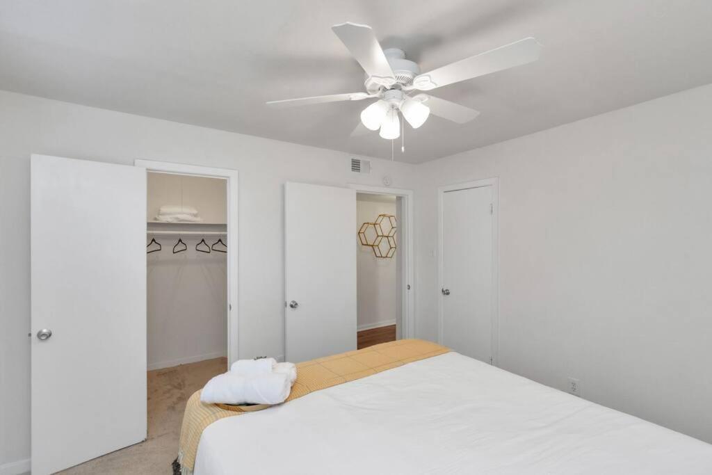 Modern 2 Bedroom Apt In Montrose, Self Check-in Apartment Houston