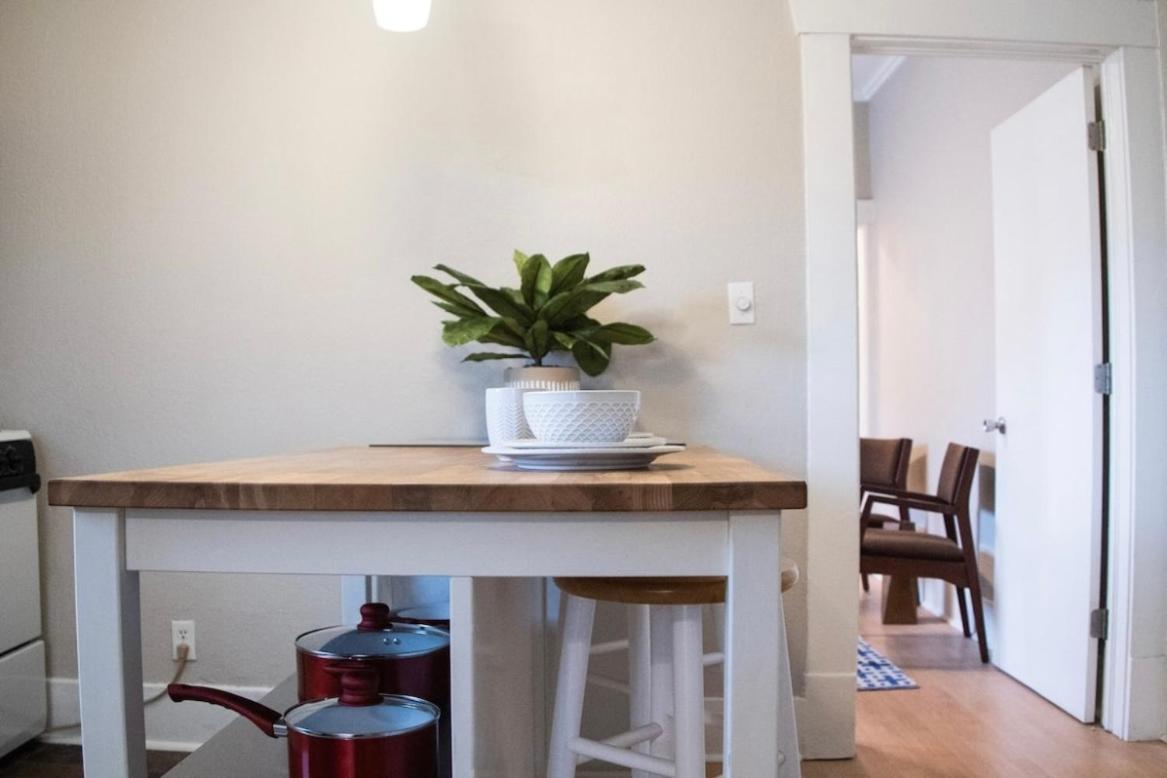 “honeycrisp” 1br King Apartment *