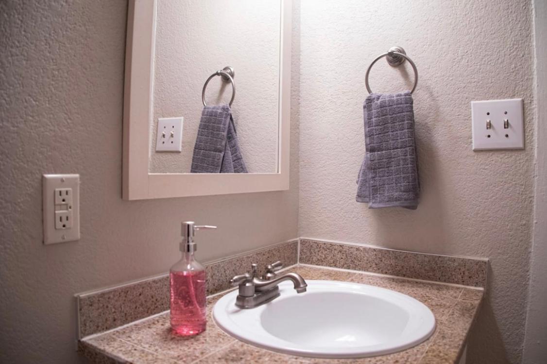 Apartment “honeycrisp” 1br King Houston