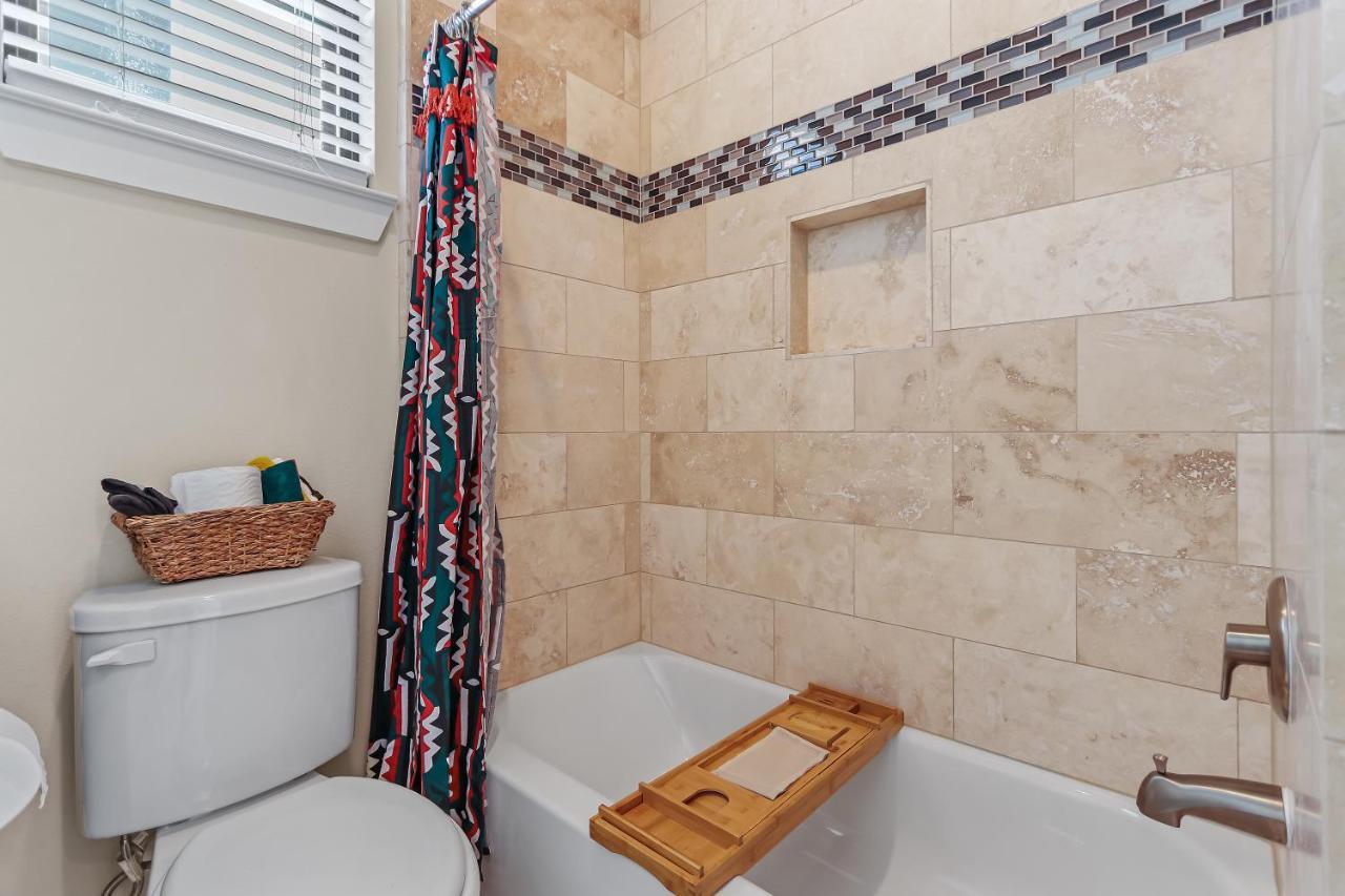 In Style - Mins To Downtown - 5 Beds With Balcony *
