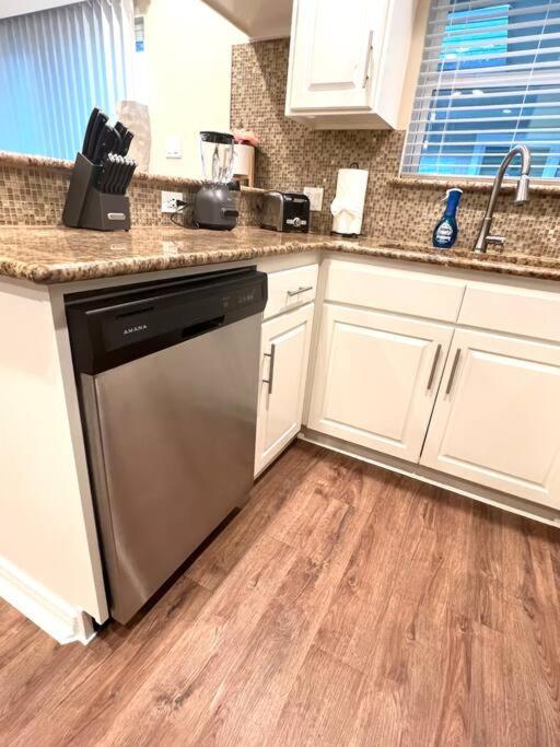 Lovely 2 Bedroom/2 Bath Houston, Heights/galleria Apartment