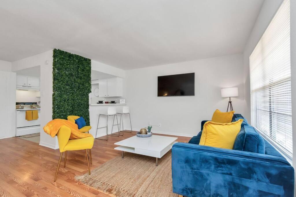 Modern 2 Bedroom Apt In Montrose, Self Check-in *