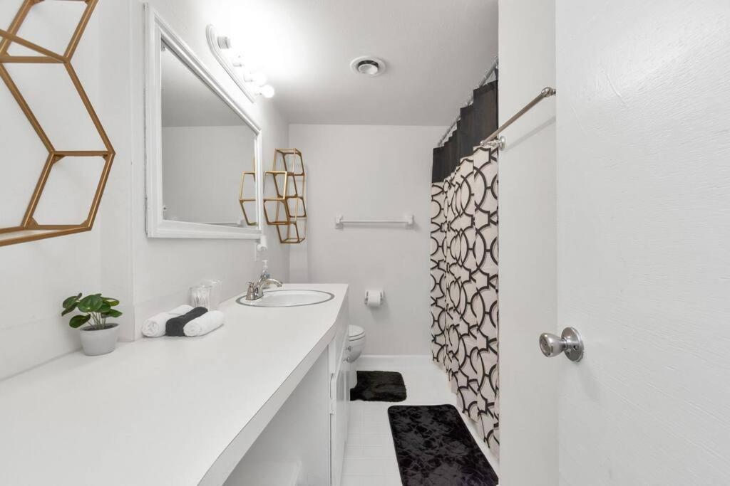 Modern 2 Bedroom Apt In Montrose, Self Check-in * Houston