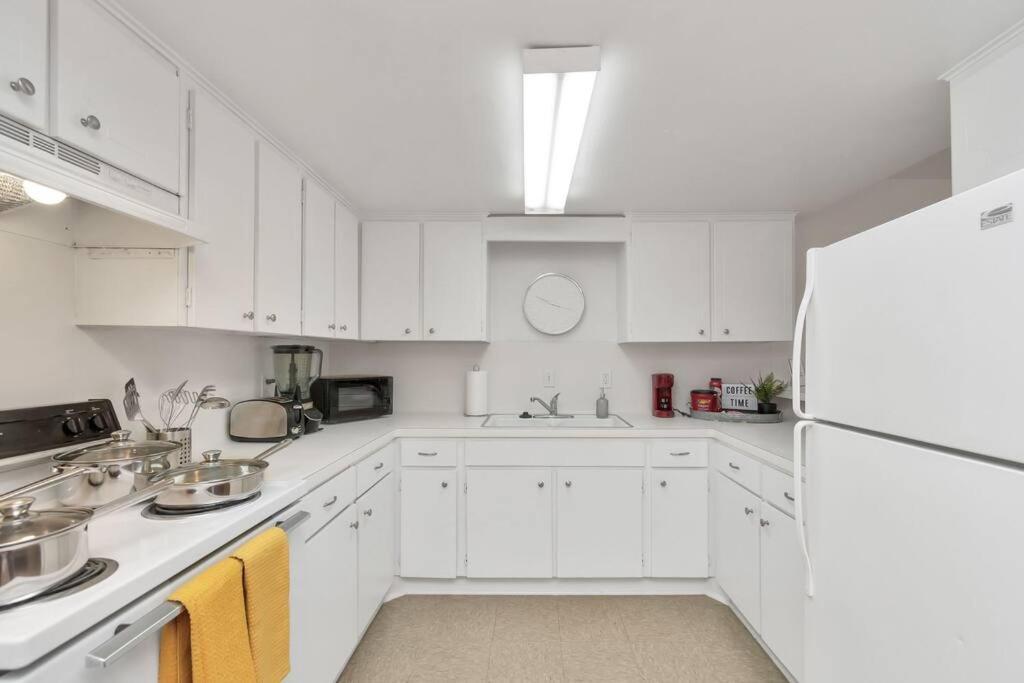 Modern 2 Bedroom Apt In Montrose, Self Check-in *