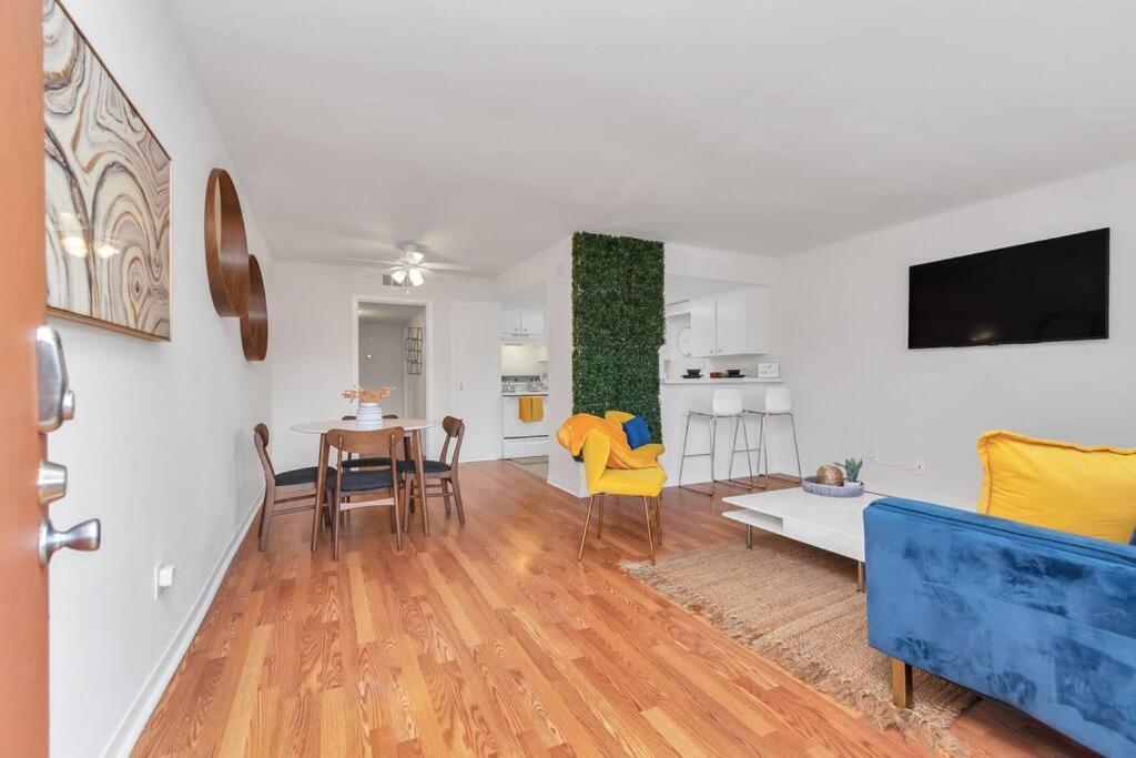 Modern 2 Bedroom Apt In Montrose, Self Check-in Apartment Houston