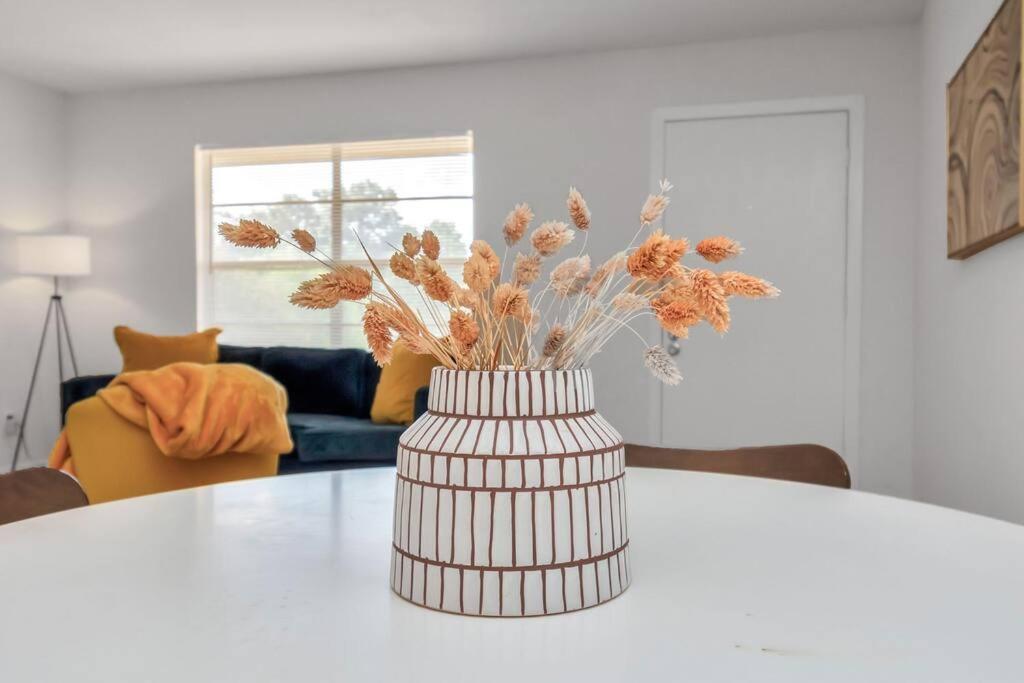 Modern 2 Bedroom Apt In Montrose, Self Check-in