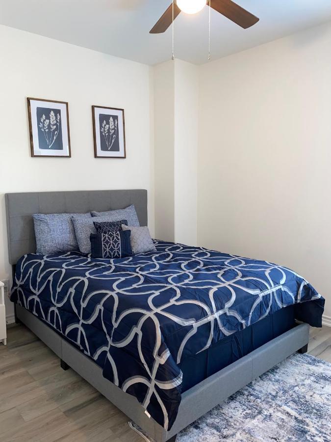 Luxe Three Story Duplex Near Downtown & Med Center Holiday home *