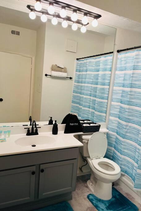 Apartment Away From Home-cozy 2 Bdrm Condo/med Cntr/nrg Houston
